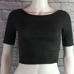 Nwt Top Shop Crop Tee Brand New! Color: Gray Size: 2 Measurements: Pit To Pit: 13 Inches Length: 16 Inches Sleeve: 11 Inches Gray Crop Top For Fall, Fall Short Sleeve Crop Top, Cropped Long Sleeve Top, Denim Crop Top, Bralette Crop Top, Cropped Tube Top, Lace Crop Tops, Crop Blouse, Crop Sweatshirt