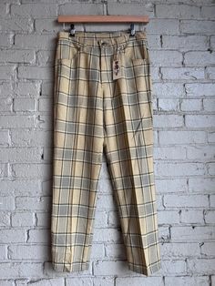 1970s FARAH Plaid pants. Has a sticker mark on the back of leg.  31" Waist 11" Rise 38" Hip 29" Inseam  All sales final, please ask any questions before buying - Thanks! Retro Straight Leg Pants For Fall, Retro Straight Leg Bottoms With Welt Pockets, Retro Bottoms With Welt Pockets, Vintage Beige Bottoms For Fall, Fall Vintage Wide Leg Pants, Vintage Straight Leg Pants For Fall, Vintage Fitted Beige Bottoms, Fitted Vintage Beige Bottoms, Vintage Beige Pants For Spring