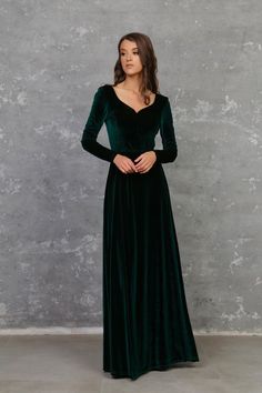 Dark Green Emerald Bridesmaid Velvet Dress High Quality Fabric - Etsy Bosnia and Herzegovina Gown Dress For Women, Emerald Bridesmaid, Dark Green Bridesmaid Dress, Winter Bridesmaid Dresses, Dark Green Dress, Sweetheart Neckline Dress, Velvet Bridesmaid Dresses, Green Velvet Dress, Green Bridesmaid