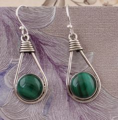 #Mother's Day gift itemsNote: Due to the natural formation of this gemstone. Slight variation in design and color are to be expected. Natural Amazing Malachite Top Quality Gemstone Earring 925-Sterling Silver Earring,Foral Earring,Antique Silver Earring,Wedding Earring Stone Name - Malachite Stone Color - Green Length - 04 Centimeter Width - 1.5 Centimeter ETSY MOTHER' DAY GIFTLabor Day # BestSeller bridesmaid gift personalized jewelry deco -handmade christmas gifts birthstones best friend gifts Silver Earrings Wedding, Antique Silver Earrings, Malachite Earrings, Wedding Earring, Earring Wedding, Vintage Silver Rings, Malachite Jewelry, Handmade Wire Jewelry, Wire Wrapped Earrings