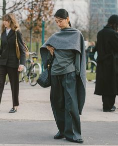 Avant Garde Street Style, Milan Instagram, 00’s Fashion, Avant Garde Outfit, Corporate Wear, Denim Projects, Chic Outfit, Outfit Inspo Fall