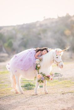 Unicorn Photoshoot, Unicorn Photoshoot Ideas, Unicorn Themed Photoshoot, Unicorn Mini Session, Unicorn Session Photo Shoot, Princess Horse Photoshoot, Horse Photoshoot Ideas, Mare Horse, Pony Photoshoot Children