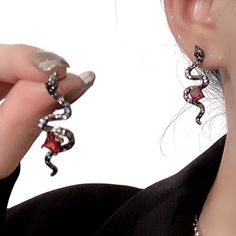 Category: Earrings Material: Alloy Fashion Element: Tassel, Note, Dreamcatcher Style: All-Matching Chinese Style Design, Cool Earrings, Black Snake, Snake Design, Vintage Punk, Party Earrings, Halloween Earrings, Punk Style, Simple Earrings