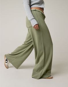 OFFLINE By Aerie OTT Fleece Super Wide Leg Pant Aerie Clothing, Boot Cut Leggings, Offline By Aerie, Bra Dress, Cute Pants, Flowy Shorts, Sports Skirts, Aesthetic Pics, Wide Leg Pant