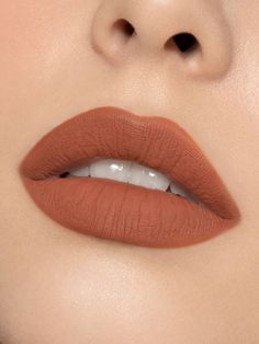 Fall Makeup Lips, Lip Makeup Matte, Lipstick Nude Colors, Nude Shade Lipstick, Makeup Looks Lipstick, Lipstick Makeup Looks, Natural Lipstick Shades, Lipstick Nails Shape, Maquillage Kylie Jenner