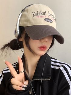 Retro color-blocked baseball cap｜Korean style versatile soft-top cap｜Wide brim hat｜2023 new women's hat Baseball Caps Fashion, Japanese Embroidery, Big Head, Small Faces, Womens Baseball Cap, Simple Colors, Retro Color, Mua Sắm, Soft Tops