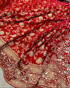 Bridal Outfit, Saree Designs Party Wear, Indian Embroidery, Indian Wedding Dress, Dreamy Wedding, Bollywood Saree, Wedding Book, Bridal Outfits, Indian Bride