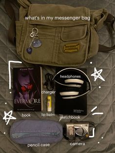 what's in my messenger bag Art Messenger Bag, Messenger Bag Essentials, Pack My Messenger Bag With Me, Whats In Bag Aesthetic, Whats In My Laptop Bag, Items In Bag, Writers Bag Essentials, What’s In My Bag Grunge, Messenger Bag Ideas