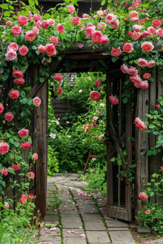 36 Beautiful Ideas to Create Your Gorgeous Cottage Garden Florence Garden, Rose Garden Ideas, Yard Entrance, Cottage Garden Ideas, French Cottage Garden, Small Cottage Designs, Garden Archway, Whimsical Cottage