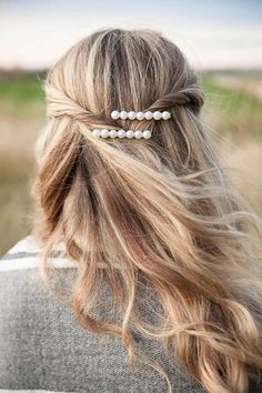 Spring Hair Accessories, Bridesmaid Hair Clips, Pearl Hair Clips, Pearl Barrette, Clip Hairstyles, Easy Work, Bridal Hair Clip, Peinados Fáciles Para Cabello Corto, Work Hairstyles