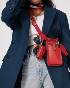 Modern Bags Design, Leather Pet Accessories, 2025 Bag Trends, Leather Products Ideas, Leather Utility Belt, Accessories For Dogs, Dog Walks, Utility Bag, Hand Accessories