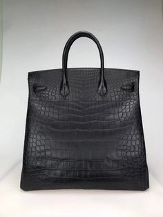 Size: 40cm*36cm*24cm It comes with Dust box, Care manual, Tag, and Paper bag. Unique Bags, Hermes Bags, Branded Handbags, Exclusive Bag, Luxury Accessories, Beautiful Packaging, Christmas Sale, Bags Shoes, Grade 1