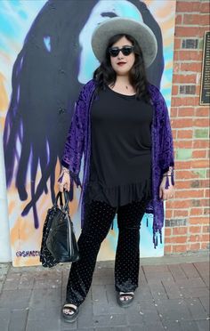 Purple velvet kimono outfit with black ruffle tunic top and black velvet bellbottoms wool hat and spiderweb bowler purse Velvet Bell Bottoms, Bell Bottom Leggings, Velvet Purple, Velvet Kimono, Ootd Outfits, Purple Velvet