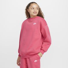 Comfy and classic. Crafted from lightweight fleece that's smooth on the outside and brushed soft on the inside, this oversized sweatshirt is an easy layer when you want a little extra warmth. Nike Sportswear Club Fleece, Nike Looks, Girls Sportswear, Girl Sweat, Sneaker Dress Shoes, Nike Sweatshirts, Pink Nikes, Nike Hoodie, Nike Kids