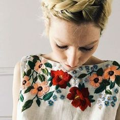 Tessa Perlow, Cooler Style, Beige Top, 자수 디자인, Outfit Trends, Mode Inspo, Embroidery Inspiration, Mode Vintage, Looks Style