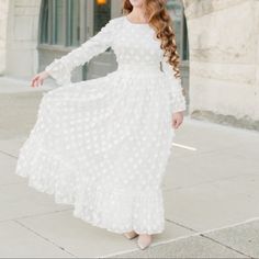 Beautiful For Engagement Photos! Ended Up Going With A Different Option. Size 2xl. Nwt, Tried On Once. Purchased For $130 From Dainty Jewel’s Boutique. Temple Dresses For Women, White Maxi Dress With Sleeves, Lds Temple Dress, Temple Dresses, Silky Maxi Dress, Sweetheart Bridesmaids Dresses, Temple Dress, Color Block Maxi Dress, Bridesmaid Dress Styles