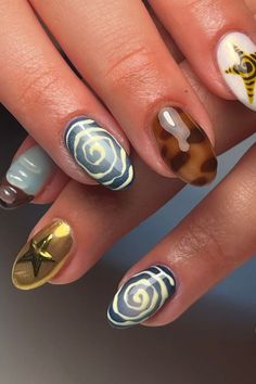 Looking for the best fall nails to complete your autumn look? These fall nail styles are just what you need. Whether you love bold or minimalist nail art designs, these autumn nail art will level up and complete your look. Check out these top fall nail inspiration to perfect your autumn vibe. Best Fall Nails, Minimalist Nail