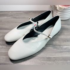 New With Tags. Beautiful Off White Color. Smoke Free Pet Free Home. Sold Out Online. Size Tag Says Eu 40 Equivalent Is A 9, But Eu 40 Is More Of An In Between 9/9.5. Please Note. Patent Leather Ballet Flats, Leather Ballet Flats, Zara Shoes, Off White Color, Size Tag, Ballet Flats, White Color, Loafer Flats, Patent Leather