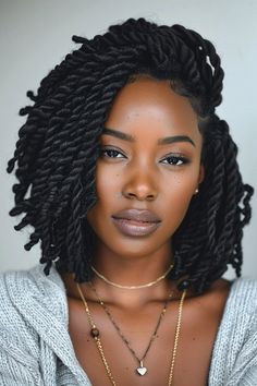 Take crochet braids to edgy new heights with these must-try ombre looks for 2024. Two-tone goddess faux locs, ultra long braids and more to inspire bold style! 👆 Click for more ideas！ Black Rapunzel, Vacay Hairstyles, Afro Hair Inspiration, Crochet Braids Styles, Short Braid, Afro Twist Braid, Twisted Braid, Short Box Braids Hairstyles, Natural Hair Short Cuts