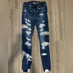 Brand New Skinny Ripped Jeans From American Eagle Black Jeans American Eagle, How To Style Ripped Jeans, Ripped Jeans American Eagle, American Eagle Black Jeans, Cute Ripped Jeans, Jeans From American Eagle, High Waisted Distressed Jeans, Western Style Outfits, American Eagle Jeggings