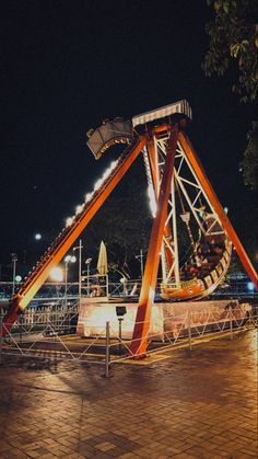 an amusement park ride lit up at night