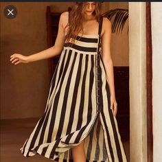 Super Cute Midi Dress By Urban Outfitters Sand And Black Stripes Elastic Back For Easy Fit New With Tags Honeymoon Dress, Summer Spaghetti, Boho Mode, Vintage Mode, Urban Dresses, Striped Midi Dress, Urban Outfitters Dress, Urban Outfits, Striped Linen