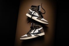 Reverse it. The highly anticipated Travis Scott x Air Jordan 1 is in stock and ready to ship. Travis Scott Jordan 1 Wallpaper, Jordan 1 Wallpaper, Travis Jordan, Travis Scott Shoes, Travis Scott Jordan 1, Shoes Wishlist, Sneakers Wallpaper, Travis Scott Wallpapers, Sneaker Bar