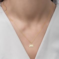 Crown Necklace, Silver Crown Necklace, Gold Crown Pendant, Royal Crown Charm, Princess Crown Necklace, Queen Necklace Handmade Crown Necklace Material: 925 Sterling Silver or 14K Gold Chain Length: 17 inches - (45cm) / 19 inches - (50cm) / 21 inches - (55cm) Chain Style: Cable Colour: Rose - Silver - Gold Pendant Size: 1,41cm X 0,90cm Minimalist Royal Crown Charm We Are a Jewelry Manufacturer, We Do Wholesale Custom Necklace Bracelet Earrings Rings And Others All The Jewelry We Produce From 925 Gold Birthday Jewelry With Crown Design, Gold Jewelry With Crown Design For Birthday, Silver Birthday Necklace In Fine Jewelry Style, Fine Jewelry Silver Necklace For Birthday, Silver Fine Jewelry Necklace For Birthday, Fine Jewelry Silver Necklace For Birthdays, Elegant Crown Design Jewelry For Birthday, Elegant Crown Design Jewelry For Birthdays, Sterling Silver Crown Design Necklace Gift