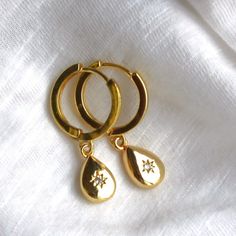 Classy and timeless these gold hoop earrings are perfect for everyday. Gold huggie hoops adorned with dainty gold drops, these will be your new favorite earrings and they make a perfect gift for her!  D E T A I L S These everyday earrings are high quality 18kt Gold Filled huggie hoops, 15mm. Adorned with a gold plated 16mm drop S H O P ∙ O U R ∙ D E S I G N S https://www.etsy.com/shop/thesilverwren ∙ EXTRA LOVE ∙ Handcrafted just for you in sunny Arizona by a team of talented women. All of our j Gold Tarnish Resistant Huggie Earrings For Gift, Gold Tarnish-resistant Huggie Earrings As A Gift, Gold Tarnish Resistant Huggie Earrings As Gift, Tarnish-resistant Gold Dangle Huggie Earrings, Tarnish Resistant Gold Dangle Huggie Earrings, Gold Teardrop Hoop Earrings Tarnish Resistant, Tarnish Resistant Teardrop 14k Gold Filled Huggie Earrings, Dainty Gold Teardrop Huggie Earrings, Nickel-free Teardrop Gold Plated Hoop Earrings