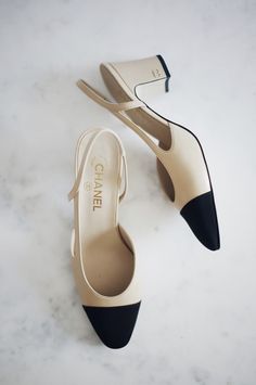 Classy Shoes, Shoe Inspo, Aesthetic Shoes, Chanel Vintage, Shoe Art, Slingback Heel