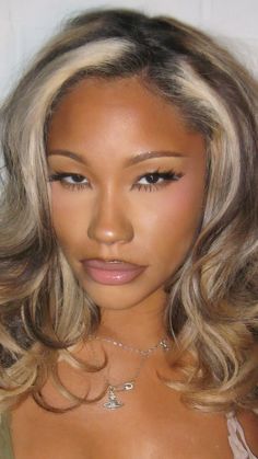 Blonde Black Women, Natural Beat, Baddie Hair, Sultry Makeup, Face Beat Makeup, Different Makeup Looks, Haute Hair, Makeup For Black Skin