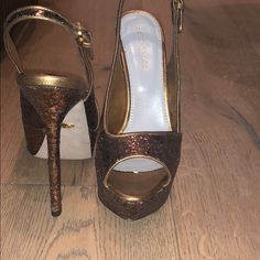 Size 35.5 Sergio Rossi Shoes, Rossi Shoes, Glitter Heels, Sergio Rossi, Shoes Brand, Brown Gold, Shoe Brands, Shoes Women Heels, Shoes Heels