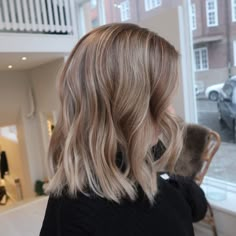 Medium Blond Balayage, Medium Brown Blonde Hair, Toasted Almond Hair Color, Light Brown Medium Hair, Light Blonde Brown Hair, Medium Blonde Balayage, Light Brown Blonde Hair, Medium Balayage, Aesthetic Balayage