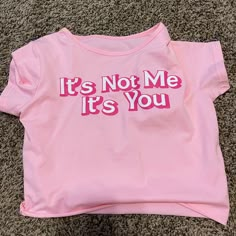 “It’s Not Me It’s You” Pink Baby Tee. Never Worn Graphic Baby Tees Aesthetic, Funny Baby Tees Women, Cute Pink Slogan Tops, Pink Slogan Tops Y2k Style, Y2k Pink Slogan Tops, Pink Fun Top With Text Print, Cute Pink Top With Letter Print, Cute Pink Tops With Letter Print, Fun Letter Print Tops For Spring