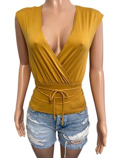 Yellow V-neck Top For Party, Yellow V-neck Top For Night Out, Fitted Yellow Top For Night Out, Trendy Yellow Tops For Night Out, Chic Yellow Tops For Night Out, Chic Yellow Top For Night Out, Modern Goddess, Crop Top Y2k, Shirt Style Tops