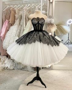 Sleeveless Ivory and Black Vintage Ball Gown Short Black Lace Ball Gown, Short Strapless Prom Dresses, Prom Dress Strapless, Vintage Ball Gowns, White Homecoming Dresses, Tulle Party Dress, Strapless Prom Dresses, Lace Ball Gowns, Modieuze Outfits