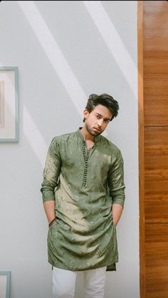 Casual Kurta For Men, Mens Jubba Designs, Eid Pose Ideas Men, Ethnic Kurta For Men, Eid Outfits For Men, Kurta Ideas Men, Jubba Design For Men