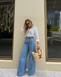 Wide Leg Jeans Outfit, Casual Chic Outfits, Capsule Wardrobe Outfits, Chique Outfits, Rock Outfit, Mode Casual, Wardrobe Outfits, Stylish Work Outfits, Casual Chic Outfit