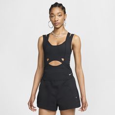 Serena's love for fashion and tennis come together in this bold top. This fitted tank's stretchy, ribbed fabric emphasizes its layered details and cutouts. Cutout Tank Top, Top Nike, Loungewear Luxury, Heritage Fashion, Lightweight Shorts, Serena Williams, Nike Tech, Women Lifestyle, Orange Fashion