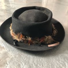 Experience The Classic Good Looks Of This 1940's Style Fedora. The Stetson Premier Stratoliner In Black Is Made In The Usa For Those Who Like To Personalize Their Hat By Adding Their Own Crease. The Hat Has A 2 1/2" Brim. Features Include A Grosgrain Ribbon Bound Edge And Band With A Leather Sweatband. With It Comes A Detachable Feather Hat Band. In Excellent Condition. Feather Hat Band, 1940's Style, Feather Hat, 1940s Fashion, Hat Band, Grosgrain Ribbon, Fedora, Accessories Hats, Mens Accessories