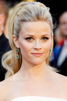 Holiday Hair: The Best Celebrity Looks Hairstyles Holiday, Fancy Ponytail, 50s Hairstyles, Bouffant Hair, Best Wedding Hairstyles, Holiday Hairstyles, On The Red Carpet, Celebrity Look, Celebrity Hairstyles