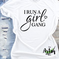 "I run a girl gang" shirt . A beautiful funny shirt for a girl mom to show her love of her girls. This girl mom shirt would be a great gift for a mom of girls who feels a little crazy at times. Girl Gang Shirt, Girl Mom Shirt, Lyric Shirts, Gifts For My Girlfriend, Funny Mom Gifts, Girls Shirt, She Girl, Vinyl Shirts, Heather Green