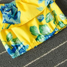 Toddler kids girls' short sleeve print top bow shorts suit - PrettyKid Yellow Printed Summer Sets, Yellow Short Sleeve Summer Sets, Yellow Summer Sets With Short Sleeve, Cute Floral Print Short Sleeve Set, Green Floral Print Summer Set, Flower Print Fabric, Bow Shorts, Pattern Flower, Short Suit