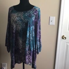 Brand New Brittany Black Shirt With A Beautiful Design And Beautiful Colors Purple Stretch Casual Blouse, Casual Stretch Purple Blouse, Casual Purple Floral Print Tops, Black Blouse Women, Y2k Long Sleeve, Black Floral Top, White Lace Blouse, White Sleeveless Blouse, Layered Blouse