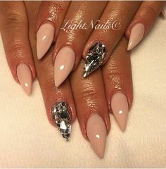 Almond Nude Pink Nails, Birthday Nails Stiletto Short, Stiletto Fall Nails, Short Stilleto Nails Design, Birthday Stiletto Nails, Nude Glam Nails, Nude Stiletto Nails, Almond Stiletto Nails, Short Stiletto Nail Art