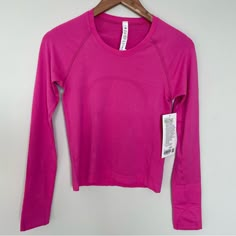 Nwt Lululemon Swiftly Tech Long-Sleeve Shirt 2.0 *Race Length Sonic Pink Size 4 Athletic T Shirts, Sonic Pink Swiftly Tech, Lululemon Outfit Fashion, Lulu Tops, Lululemon Clothes, Lulu Shirt, Lululemon Shirts, Lulu Outfits, Lululemon Swiftly Tech Long Sleeve