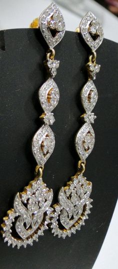 18 CT SOLID GOLD GENUINE DIAMOND SET long chandeliers earrings BEAUTIFULLY MADE DESIGNER PAIR . 14 CT GOLD WEIGHT-10.400 GMS DIAMOND WEIGHT-4.5 CT, SIZE-6.5/1.5 CM, DIAMOND DETAIL-CENTER CLEAN, BELGIUM CUT, WHITE-GH, PURITY-VS Gold Diamond Chandelier Earrings With Elegant Design, Gold Diamond Cut Linear Earrings For Wedding, Dazzling Gold Diamond Chandelier Earrings, Gold Linear Earrings With Diamond Cut For Wedding, Dazzling Hand Set Gold Earrings, Gold Chandelier Earrings With Diamond Accents For Anniversary, Gold Diamond Dangle Bridal Earrings, Traditional Gold Diamond Chandelier Earrings, Gold Diamond Dangle Earrings Hand Set