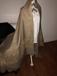 Beige Pakistani Shawl with Golden Border Elegant Gold Shawl For Winter, Festive Gold Pashmina Shawl, Festive Gold Shawl, Gold Shawl For Formal Festive Occasions, Formal Festive Gold Shawl, Gold Shawl For Fall, Pakistani Shawl, Sun Pattern, Golden Border