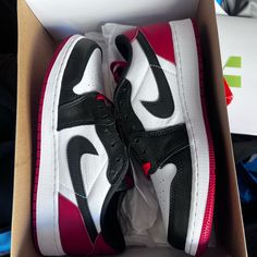 New In Box. Size 6.5y. Jordan 1 Retro Low Og Jordan 1 Colors, Black Jordans, Jordan 1 Retro, Sneaker Collection, Kids Nike, Jordan 1, Black Nikes, Kids Shoes, Black Red