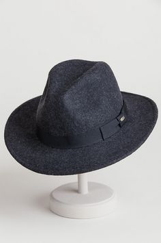 Made from 100% wool felt, this all-around, everyday style safari has got you covered for three seasons. Free shipping   returns. 90s Womens Fashion Hip Hop, Fur Hats, Wool Fedora Hat, Outwear Fashion, Wool Fedora, Felt Fedora, Man Hat, Western Hats, Women's Hats